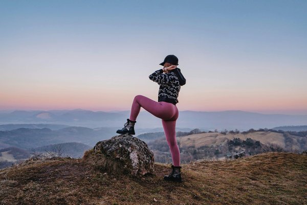 How Can You Elevate a Basic Pair of Leggings for a Chic Casual Outing?